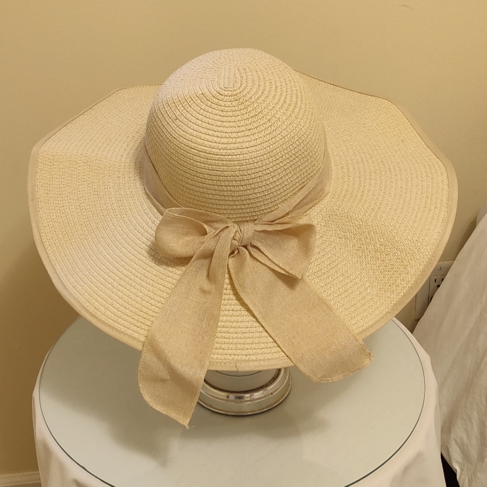 NWOT Cream Sun Hat